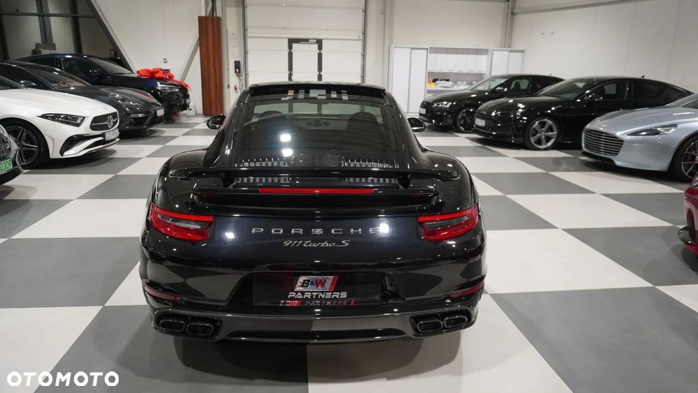 Porsche 911 Turbo S - 16