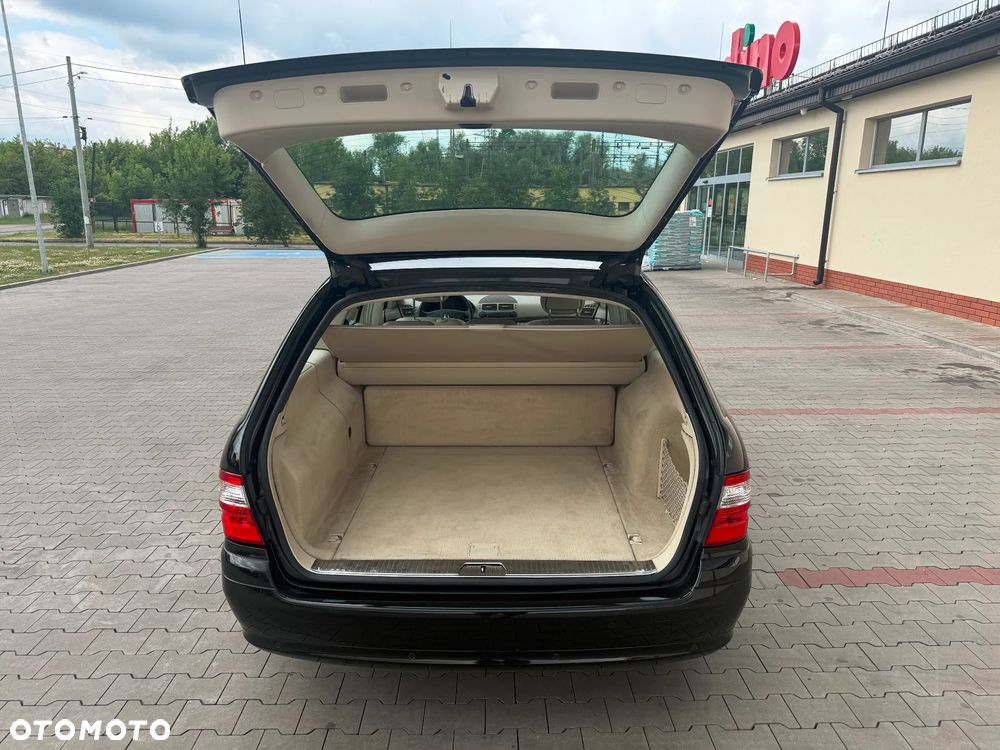 Mercedes-Benz Klasa E 240 4-Matic T Classic - 10