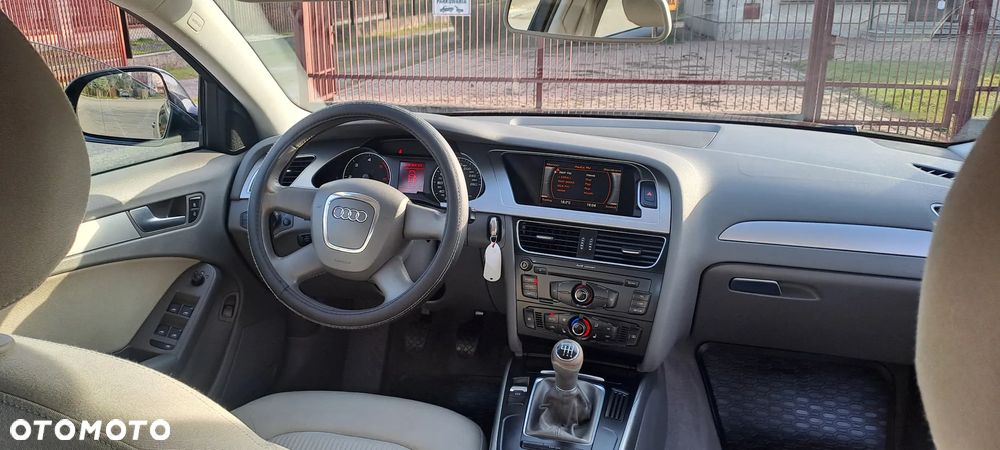 Audi A4 Limousine - 5