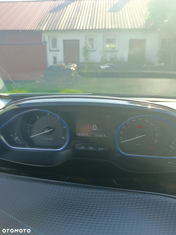 Peugeot 2008 - 9