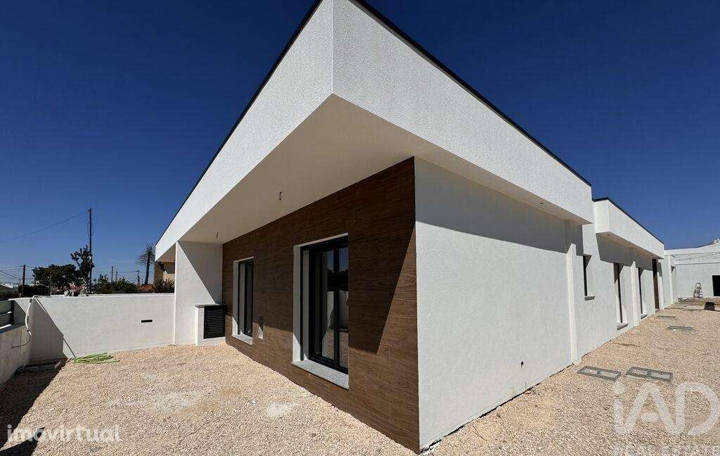Casa T4 em Fernão Ferro de 220,00 m2 - Grande imagem: 2/23