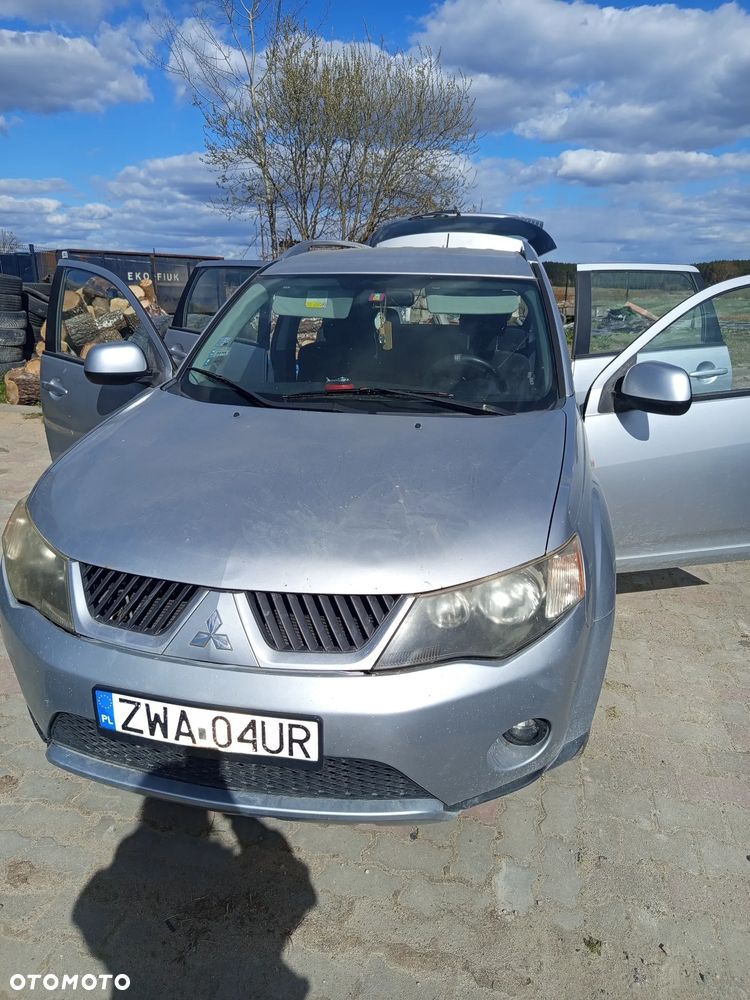 Mitsubishi Outlander - 1