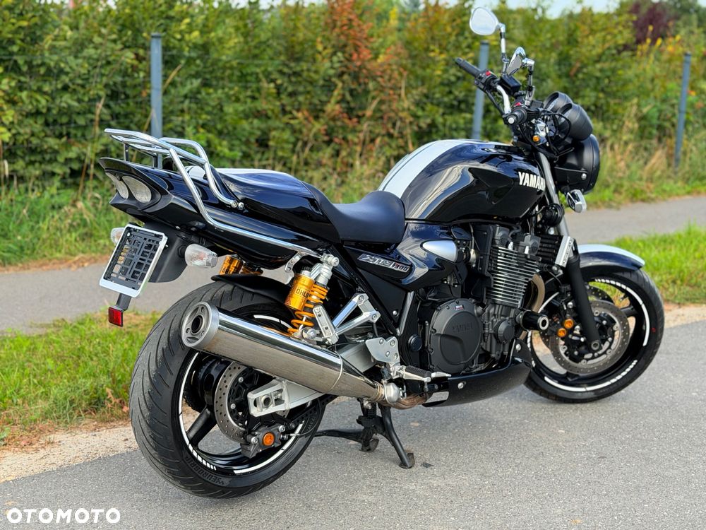 Yamaha XJR - 25