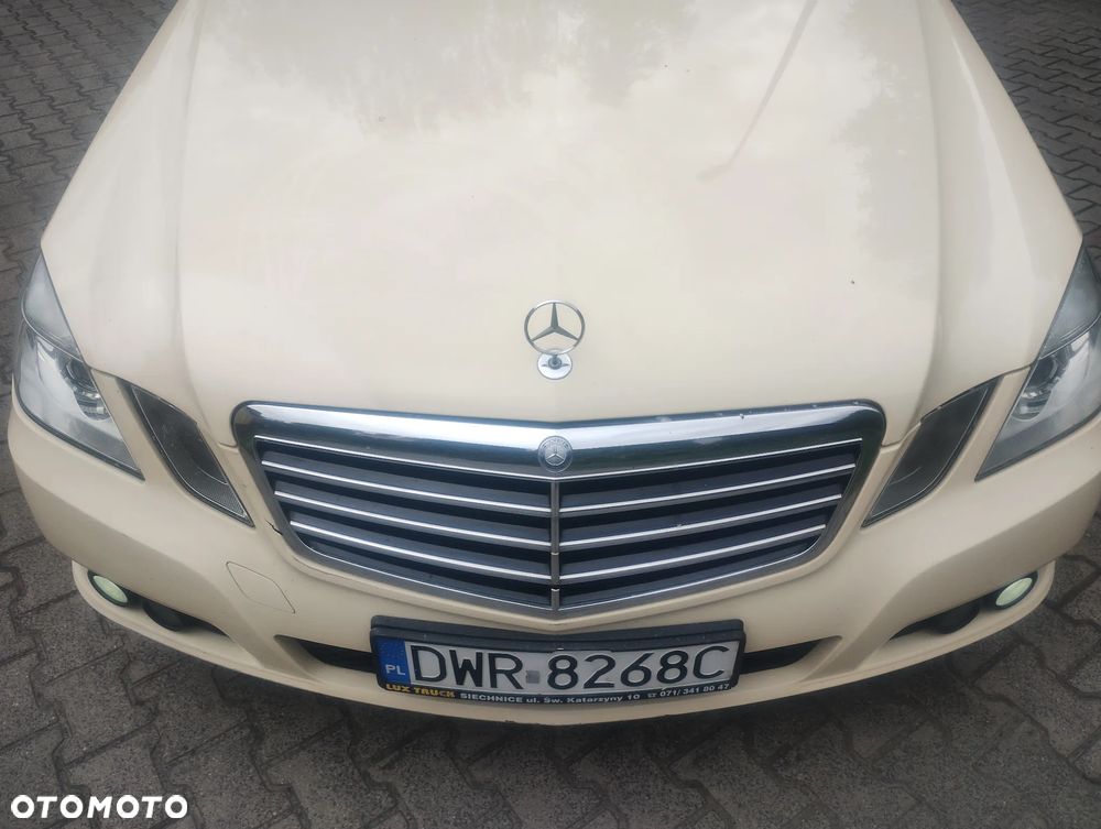 Mercedes-Benz Klasa E 200 NGT BlueEffICIENCY - 2