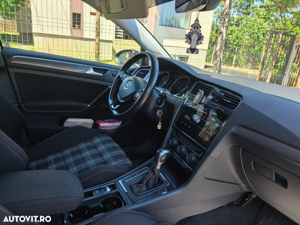 Volkswagen Golf e-Golf - 11