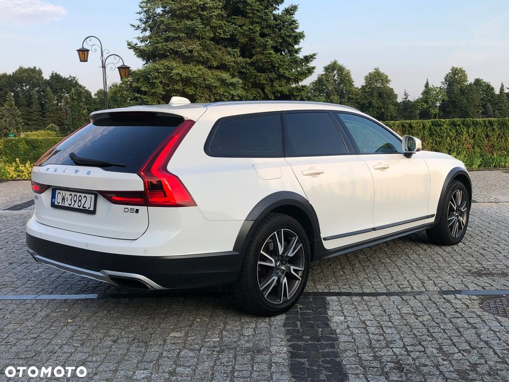 Volvo V90 Cross Country - 12