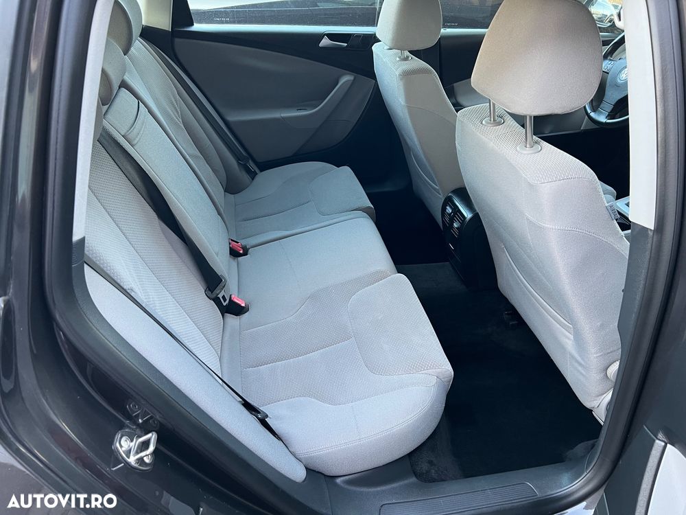 Volkswagen Passat Variant 2.0 TDI BlueMotion Technology DPF Comfortline - 9