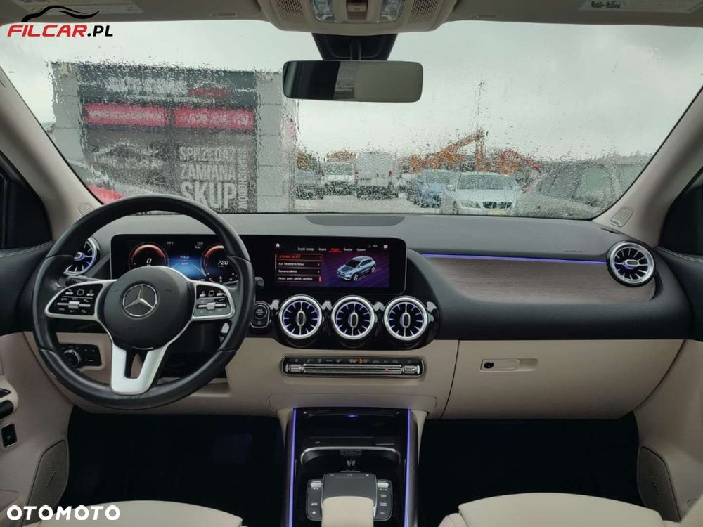 Mercedes-Benz GLA - 9