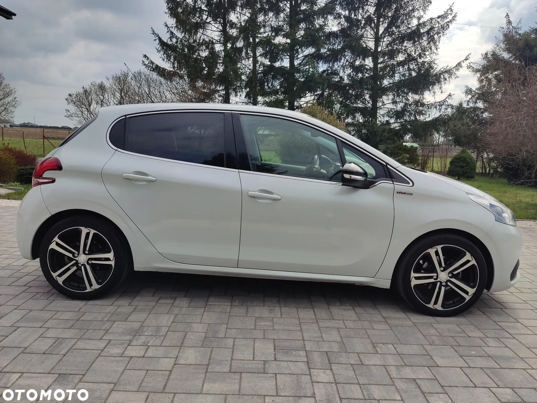 Peugeot 208 PureTech 110 Stop & Start Allure - 8