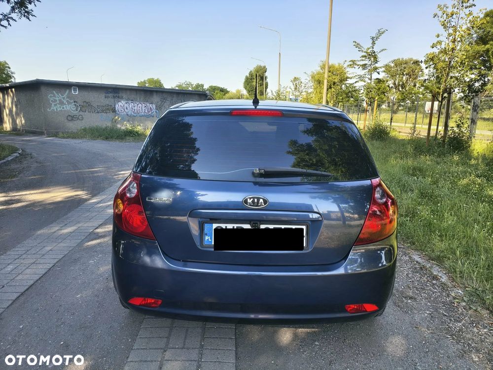 Kia Ceed - 4