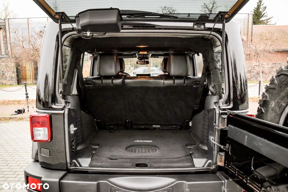 Jeep Wrangler 3.6 Unlim Sahara - 36