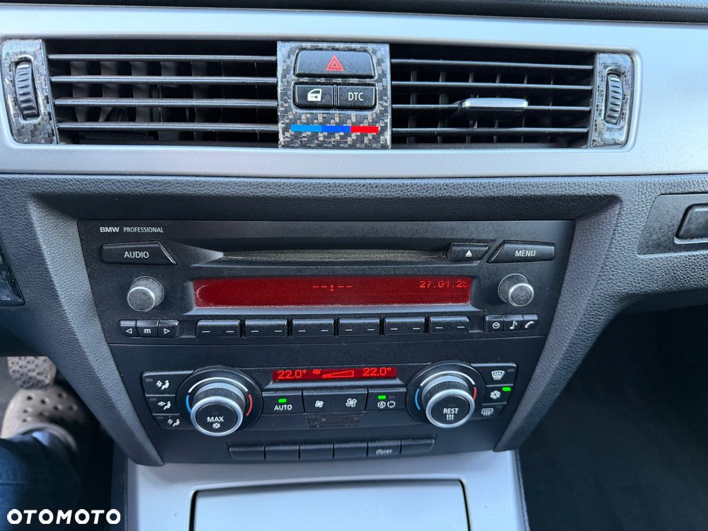 BMW Seria 3 325i Touring - 17