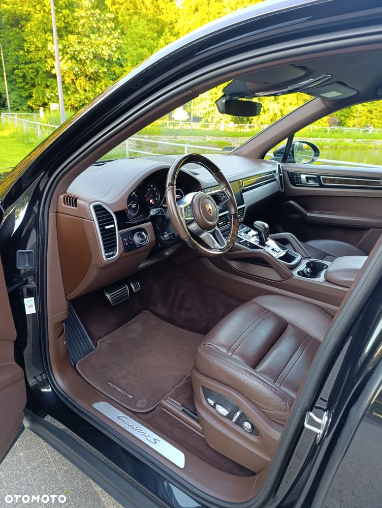 Porsche Cayenne S - 4