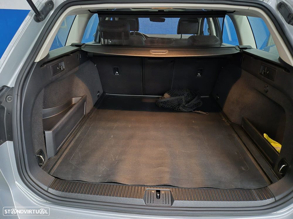 VW Passat Variant 2.0 TDI R-Line DSG 4Motion - 9