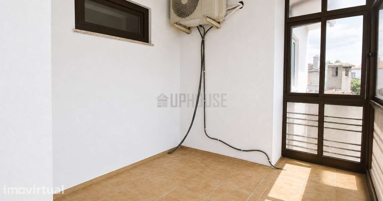 Apartamento T3 com Garagem, Totalmente Remodelado - Abraveses - Grande imagem: 4/15