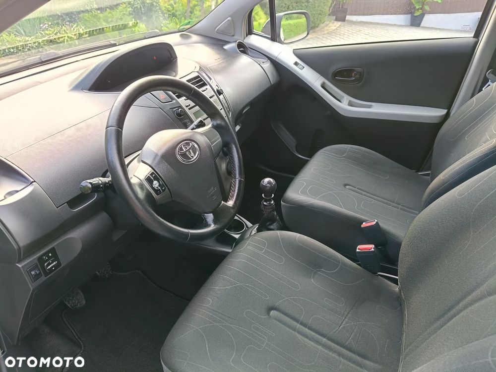Toyota Yaris - 18