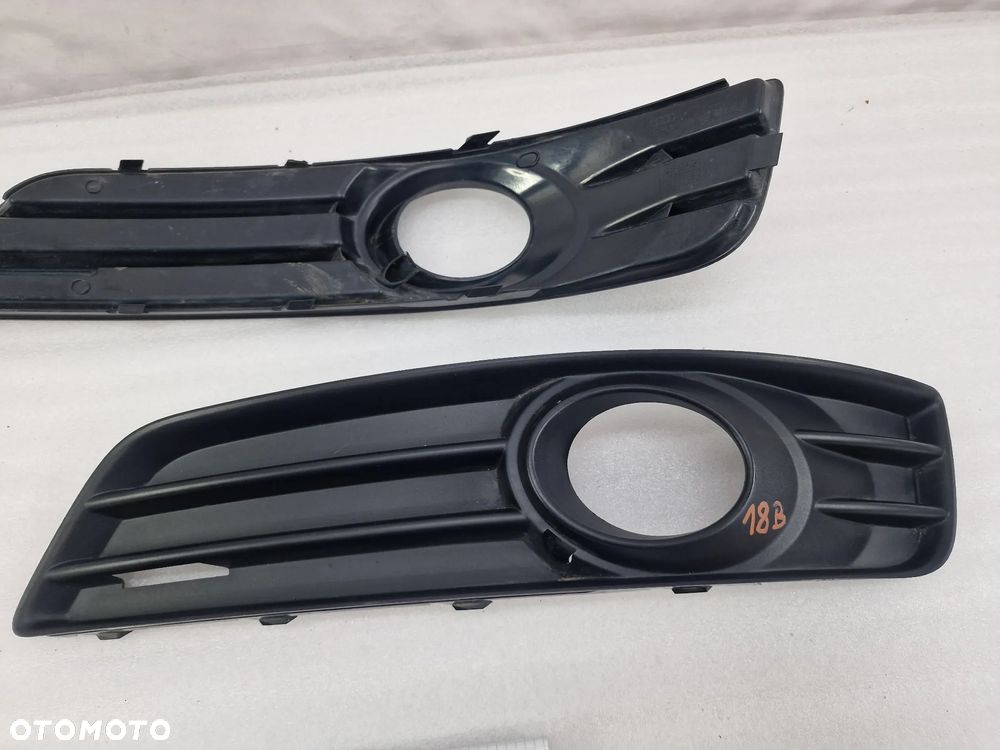 AUDI A3 8P0 LIFT 08- LEWA KRATKA BOCZNA ZDERZAKA PRZEDNIEGO PRZÓD , NR 8P0807681H , NR AUKCJI E/18 - 8