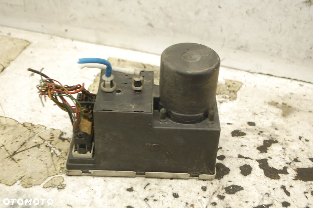 POMPKA CENTRALNEGO ZAMKA 8L0862257L AUDI A3 8L A4 B5 - 1