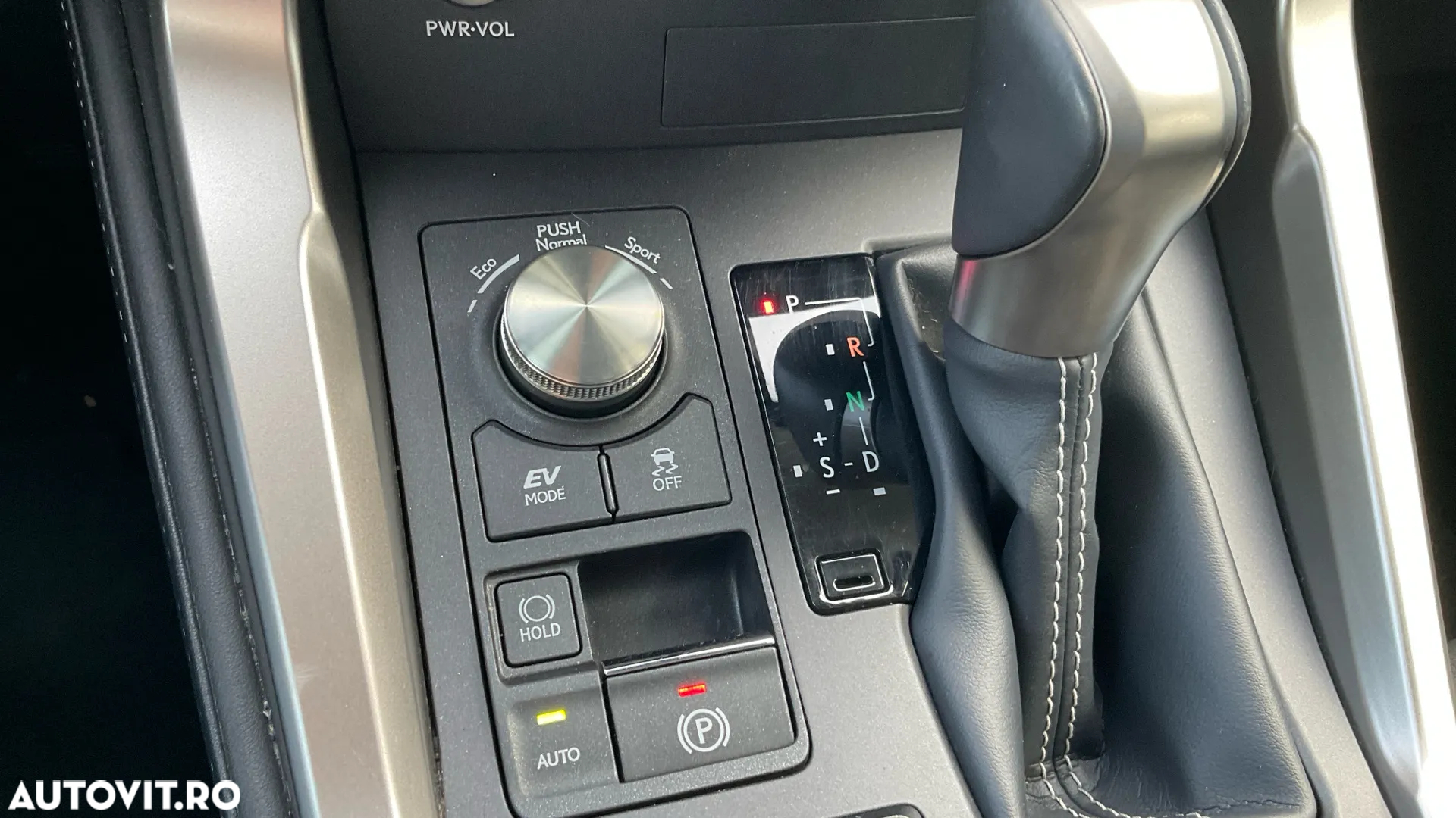 Lexus Seria NX 300h AWD Executive Plus - 31
