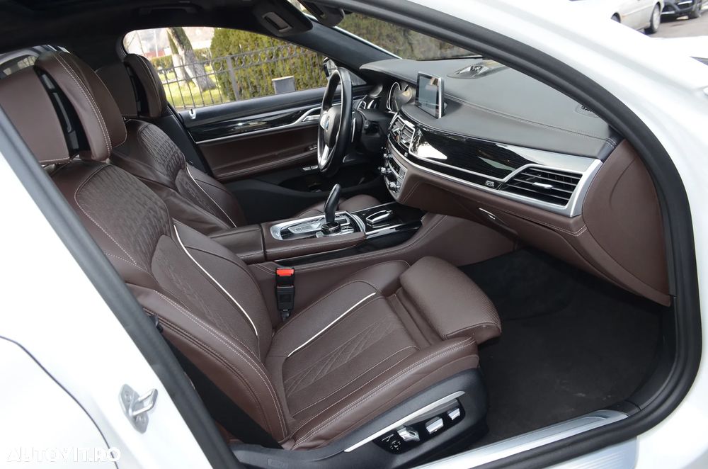 BMW Seria 7 750i xDrive - 5
