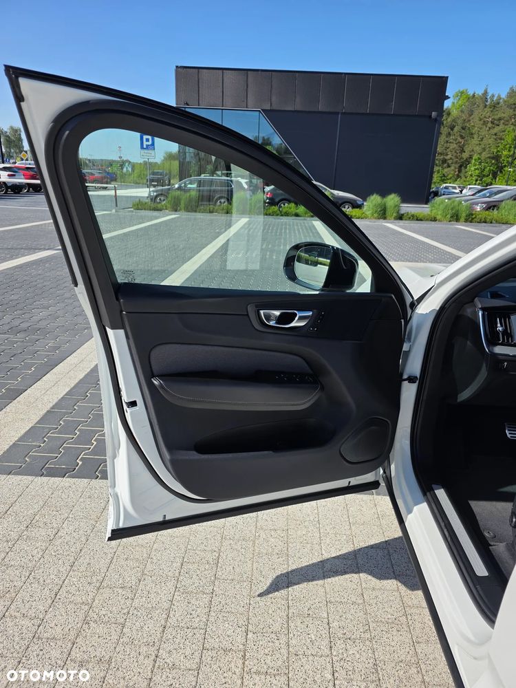 Volvo XC 60 B4 D AWD R-Design - 13