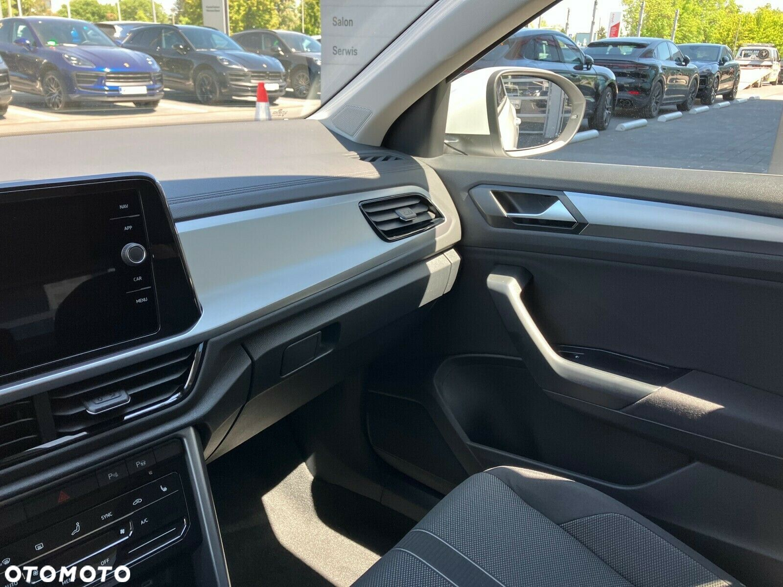 Volkswagen T-Roc - 17