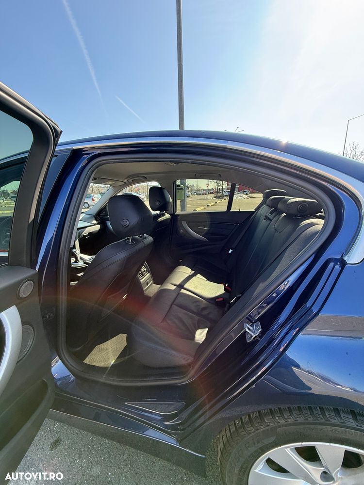 BMW Seria 3 330i xDrive AT Luxury Line - 23