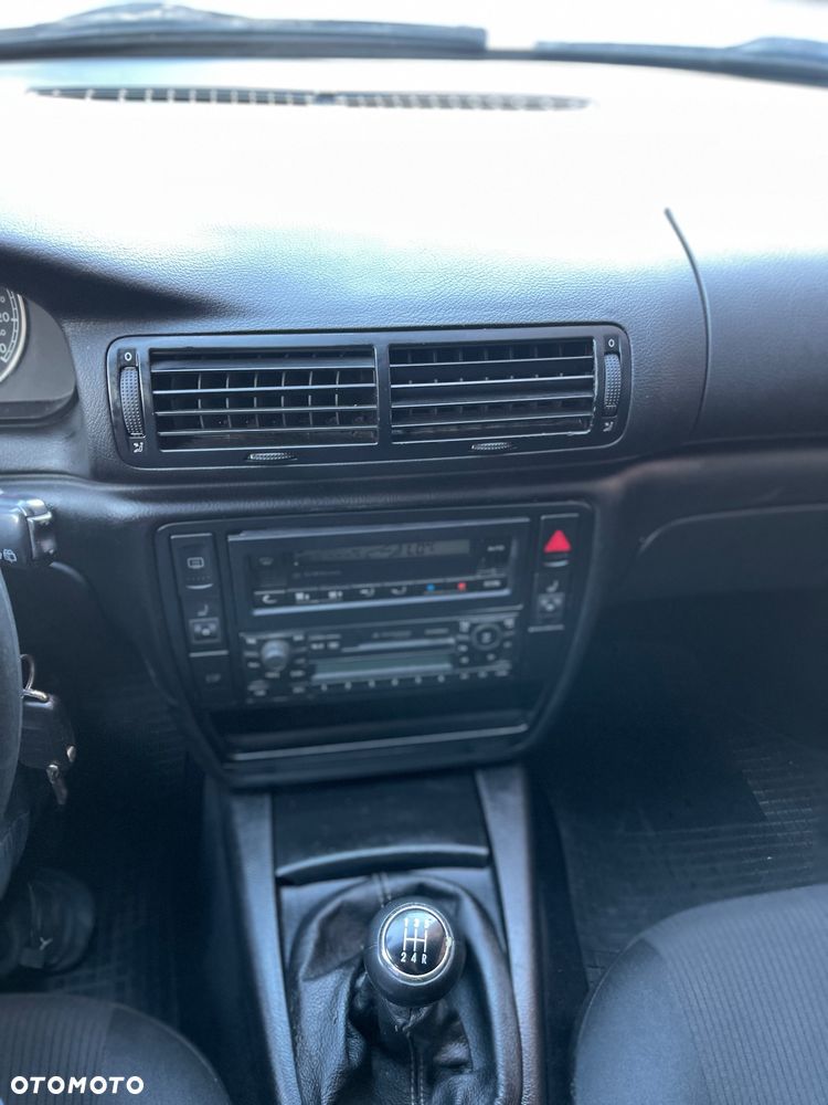 Volkswagen Passat 2.0 Comfortline - 12