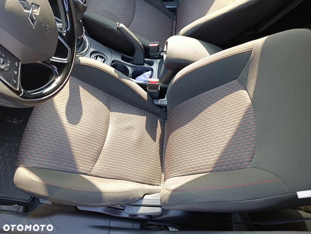Mitsubishi ASX 1.6 Inform - 12