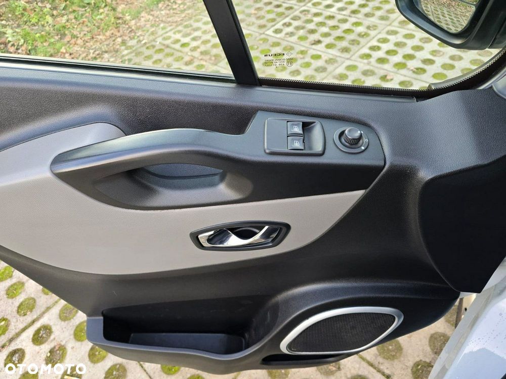 Renault Trafic - 26