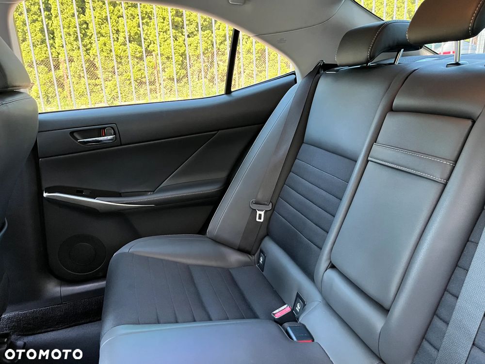 Lexus IS 200t Elite - 13