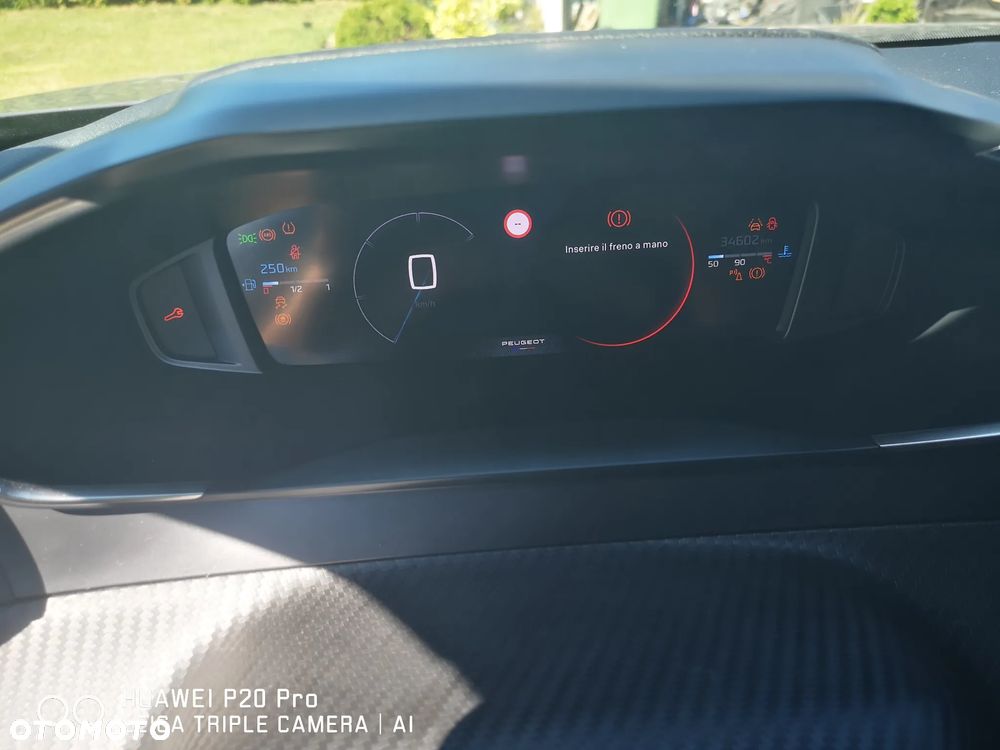 Peugeot 2008 PureTech 100 Allure S&S BVM6 - 24