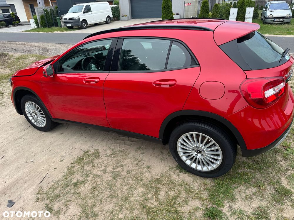 Mercedes-Benz GLA 180 7G-DCT UrbanStyle Edition - 29