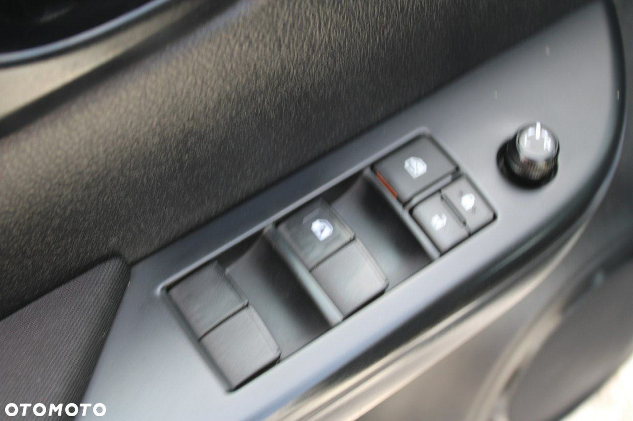 Toyota Hilux - 16