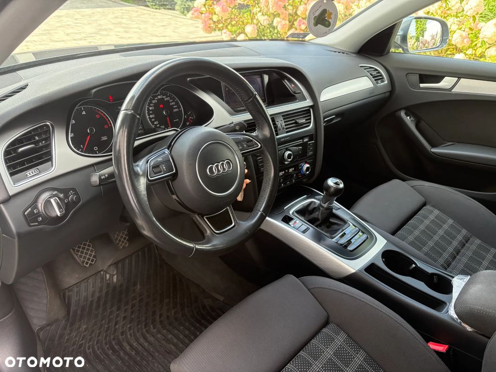 Audi A4 Limousine - 4