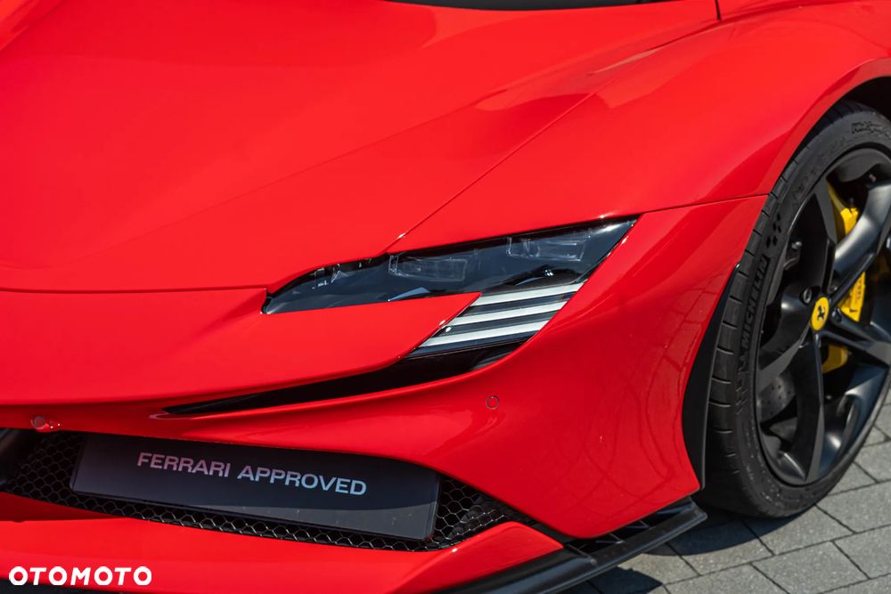 Ferrari SF90 Spider - 11