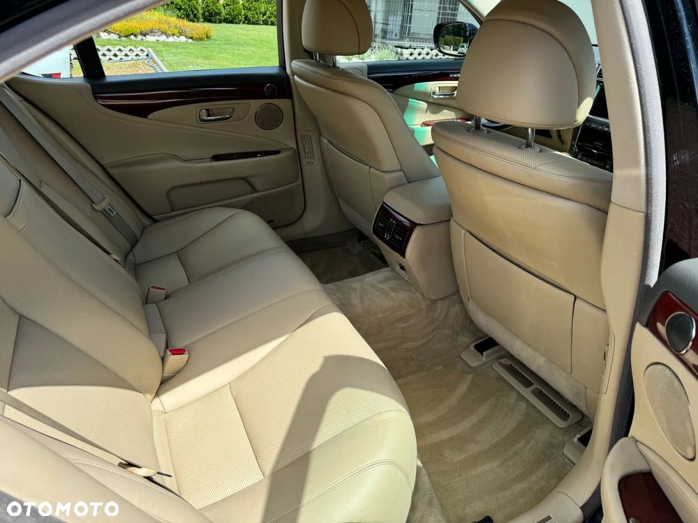 Lexus LS 600h Elegance - 13