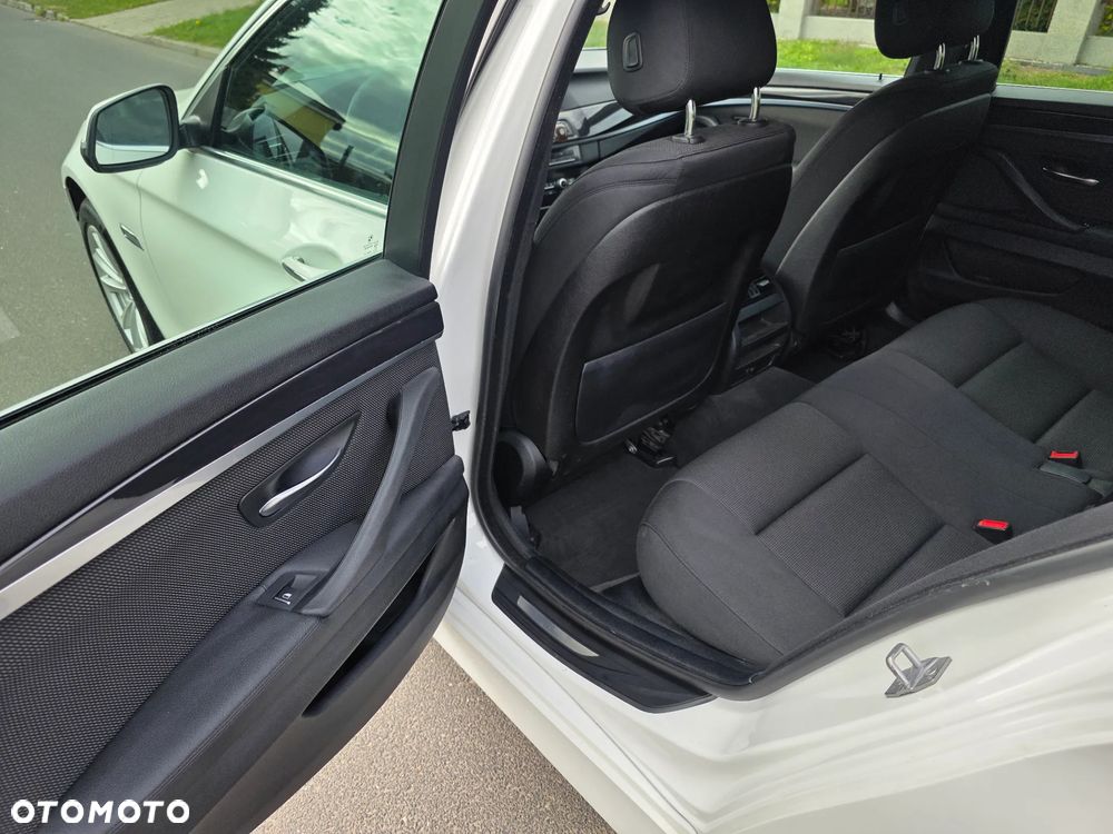 BMW Seria 5 525d xDrive Luxury Line - 14