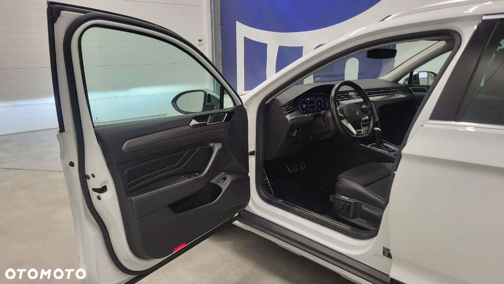 Volkswagen Passat - 11