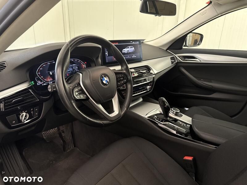 BMW Seria 5 520d xDrive mHEV - 10