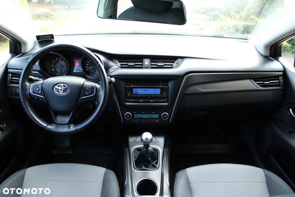 Toyota Avensis 1.6 Active - 19