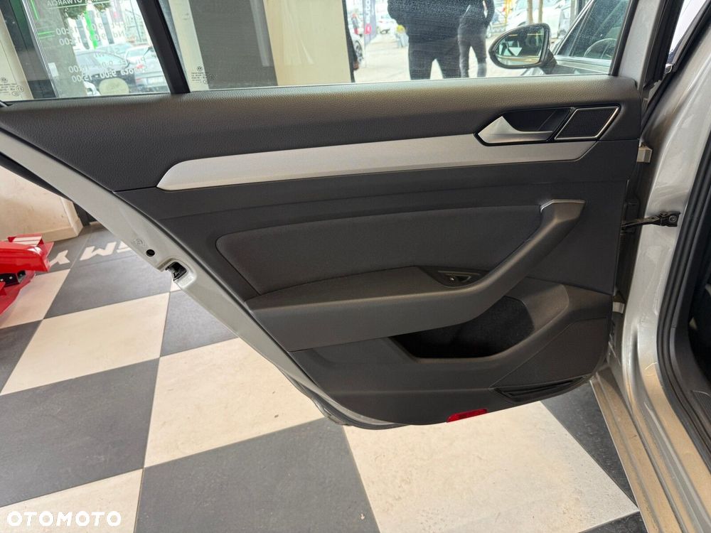 Volkswagen Passat - 9