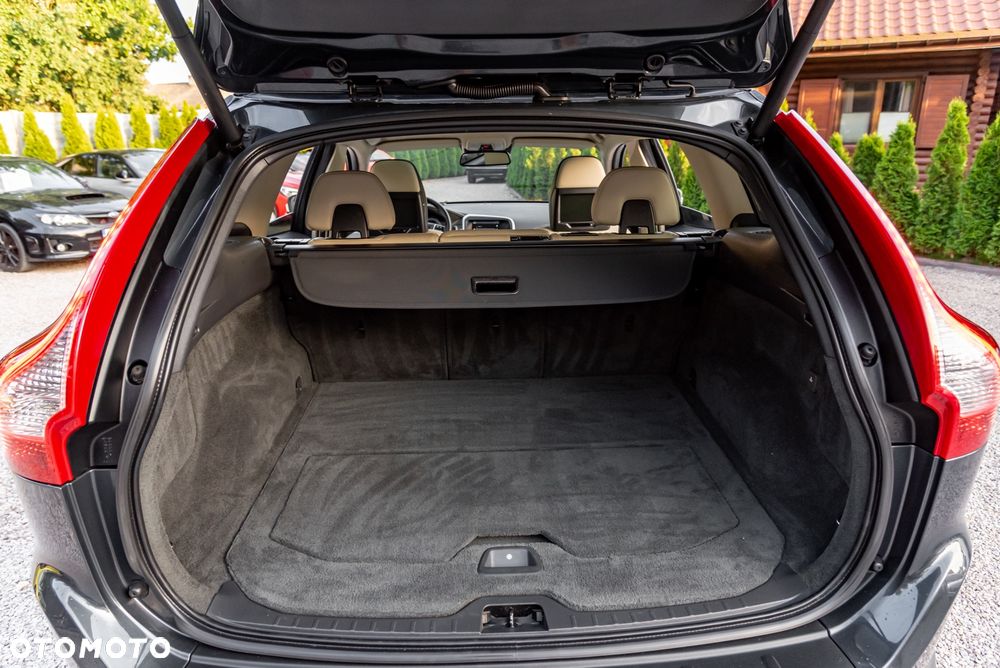 Volvo XC 60 D5 AWD RDesign - 22