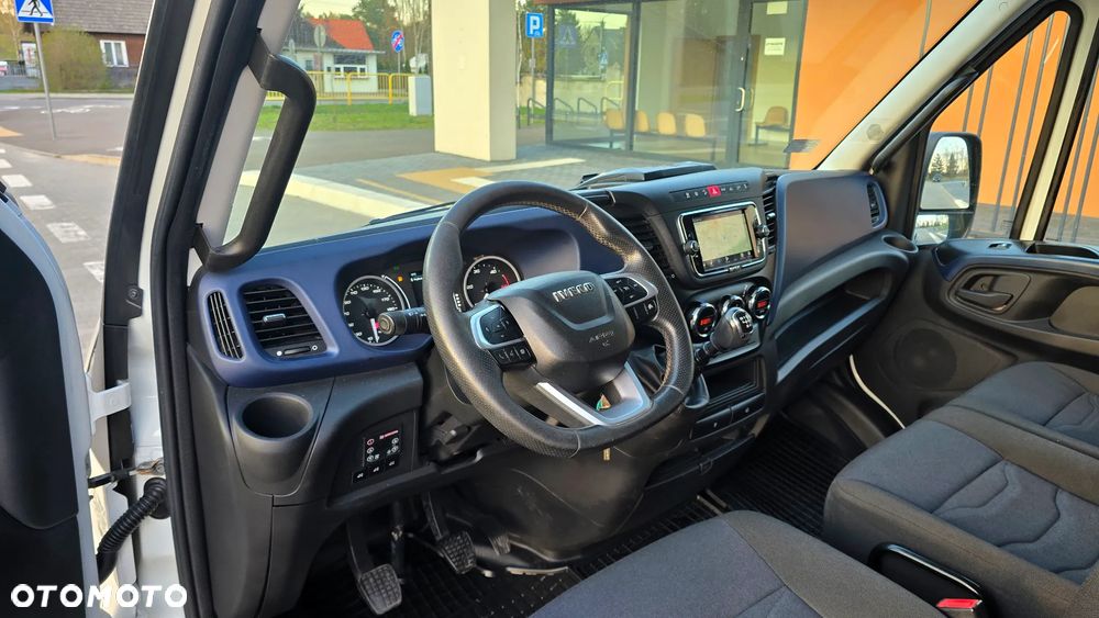 Iveco ❗️❗️DAILY 3.0 180KM MAXI 50C18 L4H3 JAK NOWY ❗️❗️NOWY MODEL / ZABUDOWA VIP 9 OSÓB HAUSER / 3500KG HAK / PIERWSZY WŁASCICIEL / BLASZAK / NAVI / KAMERA COFANIA / ZAWIESZENIE PNEUMATYCZNE AIR-PRO  / KLIMATYZACJA POSTOJOWA / SKRZYNIA MANUALNA / BLIŹNIAKI / TEMPOMAT / WERSJA WZMOCNIONA / FULL OPCJA / SERWIS ASO / SALON POLSKA / 35C15 50C15 35C18❗❗ JAK Z SALONU - NOWY -❗❗ - 38