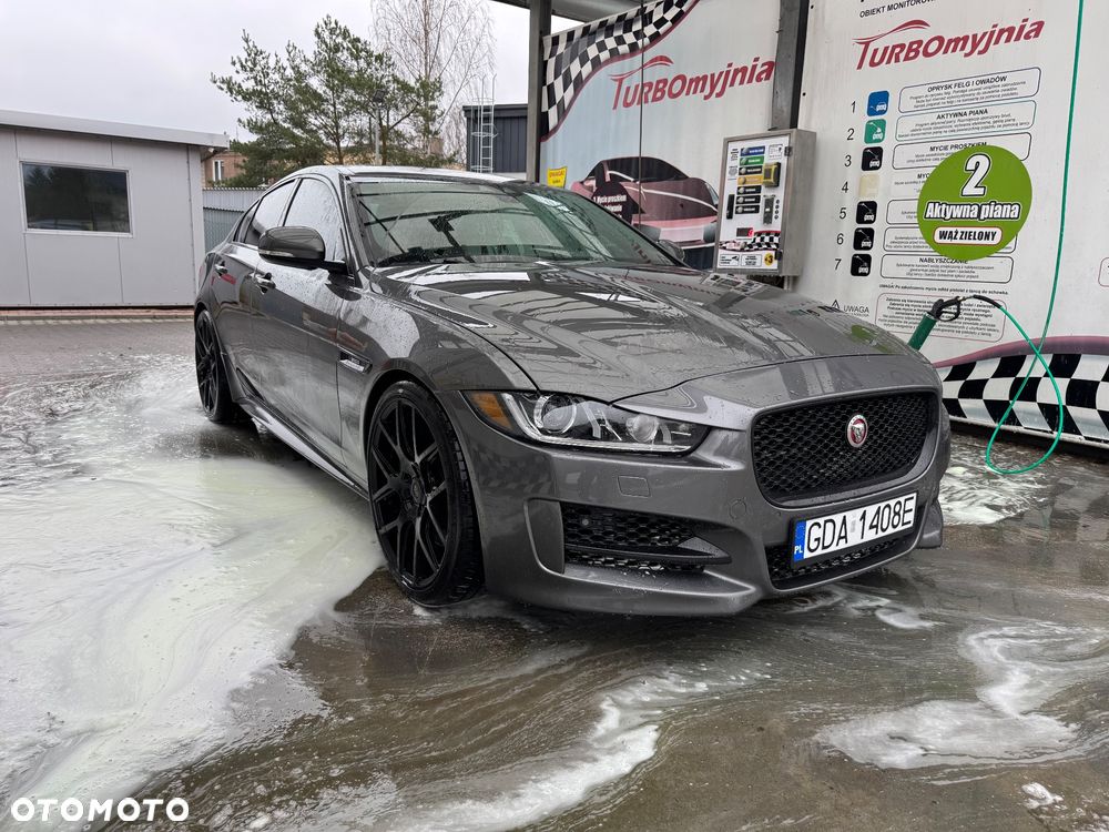 Jaguar XE - 19
