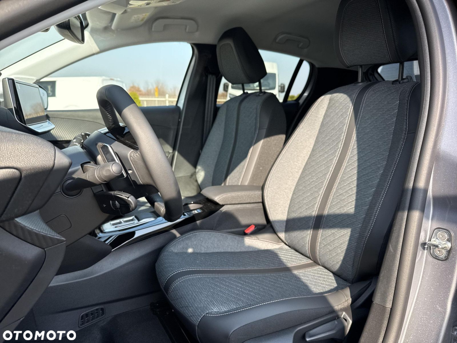 Peugeot 208 - 11