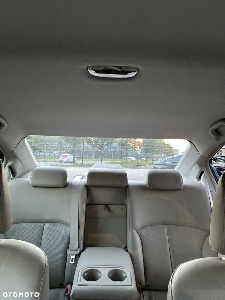 Subaru Legacy - 15
