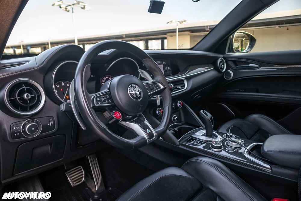 Alfa Romeo Stelvio V6 2.9 Bi-Turbo AT8-Q4 Quadrifoglio - 13