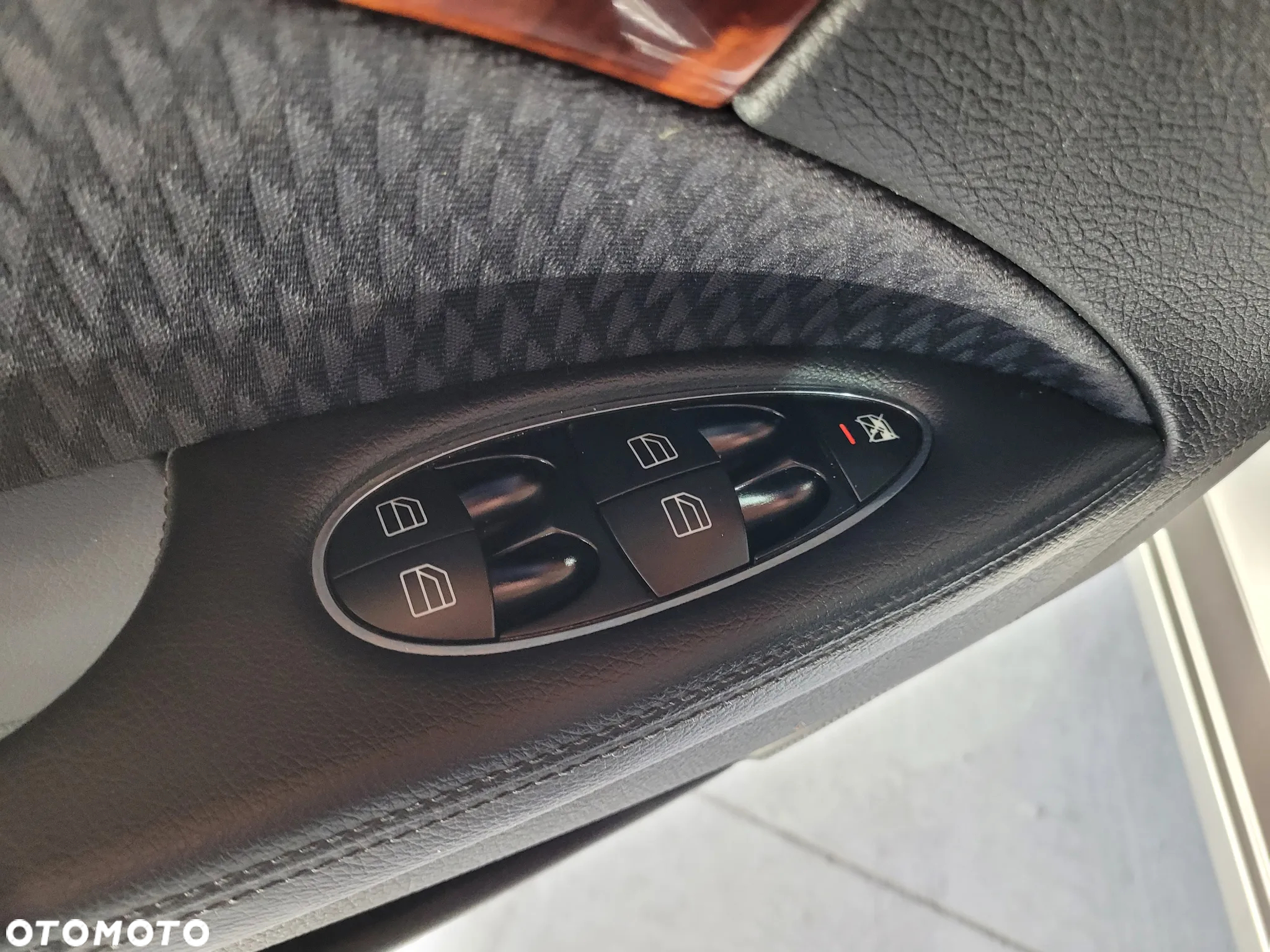 Mercedes-Benz Klasa E 200 T Kompressor Automatik Elegance - 17
