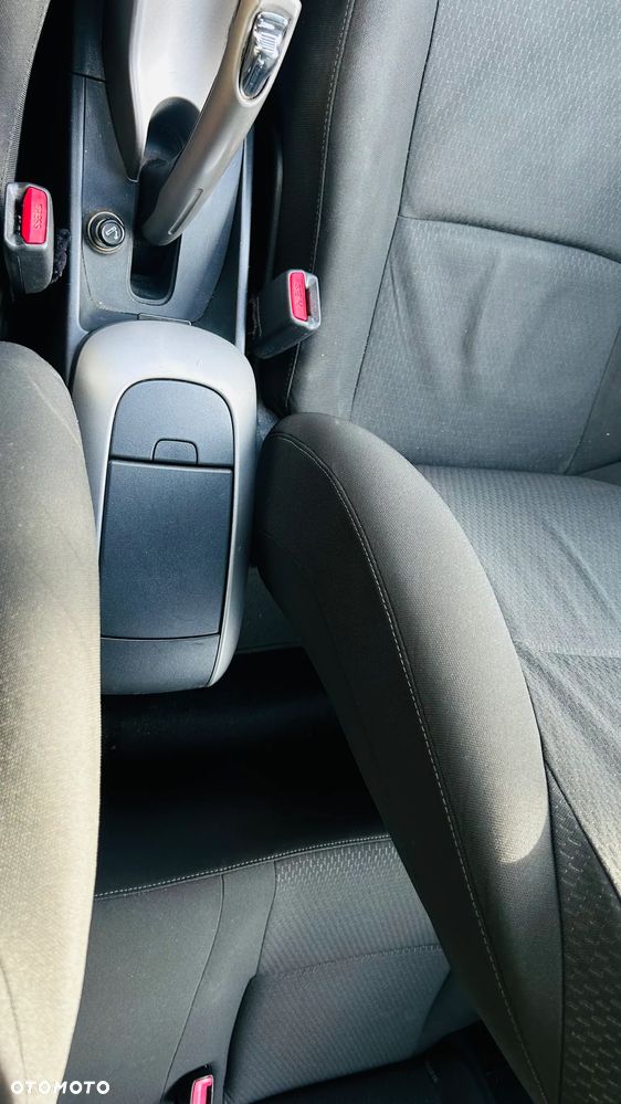 Toyota Auris 2.2 D-4D X + NAVI - 14